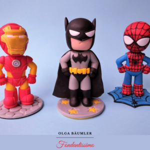 Batman, Iron Man, Spiderman als Tortenfiguren für eine Superheldentorte