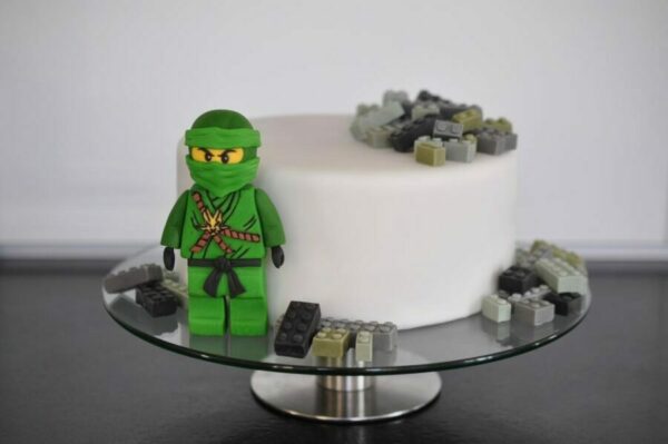 Ninjago Torte mit Ninnja Tortenfigur