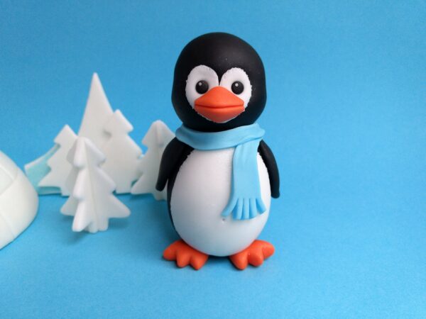 Pinguin mit Schal Tortenfigur