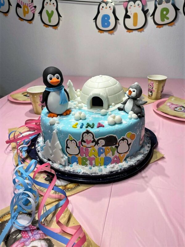 Torte mit Pinguinen, Iglu als Fondantfiguren